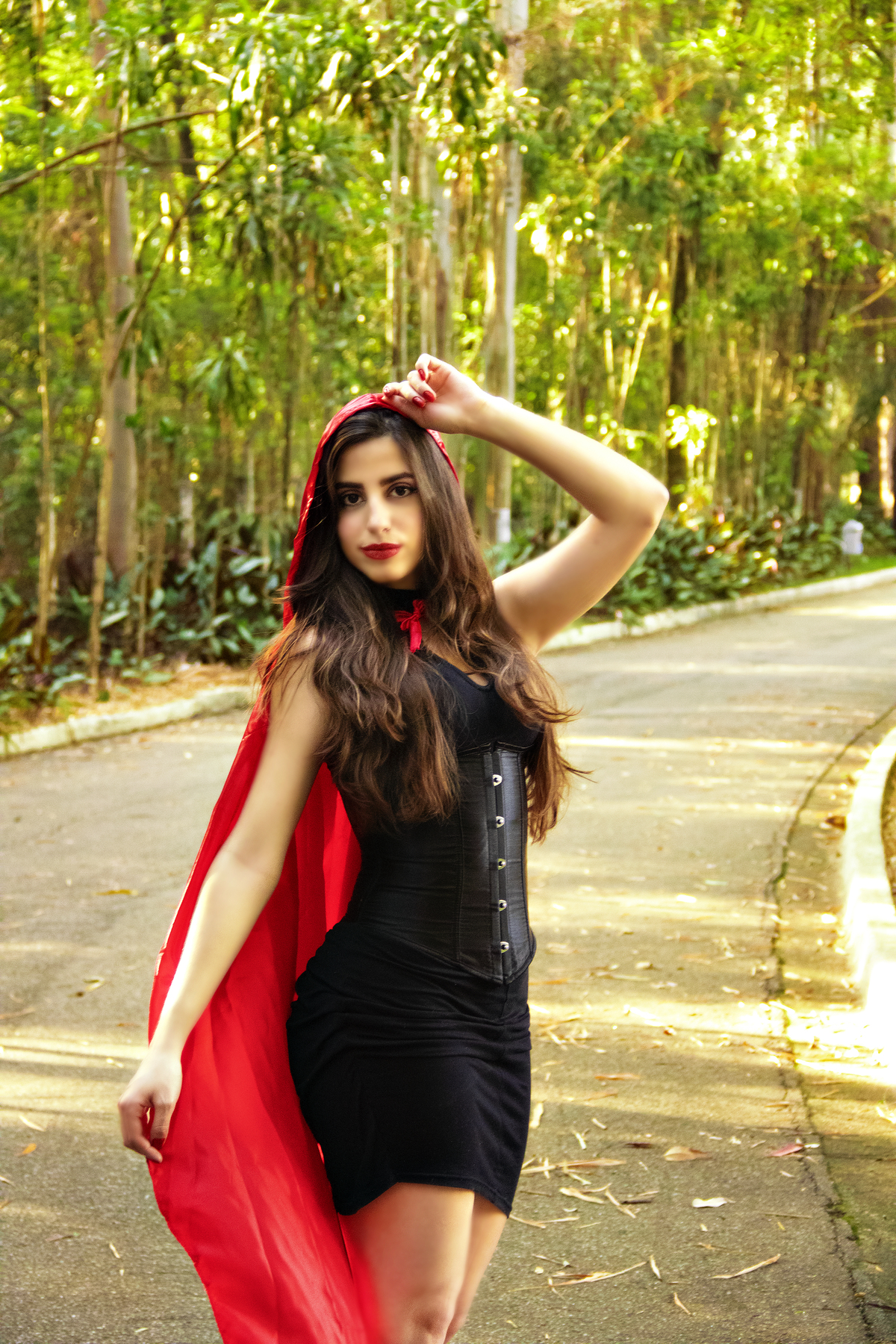 ensaio tematico- ensaio feminino - ensaio externo - chapeuzinho vermelho.