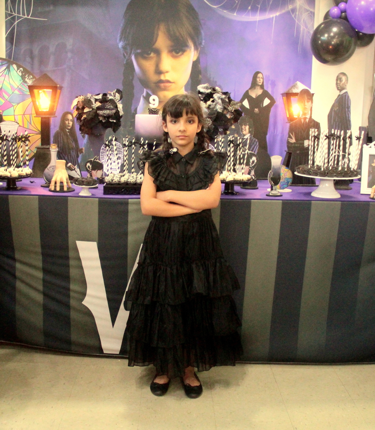 - família addams - vandinha addams - mãozinha - wednesday addams - tio chico - morticia 