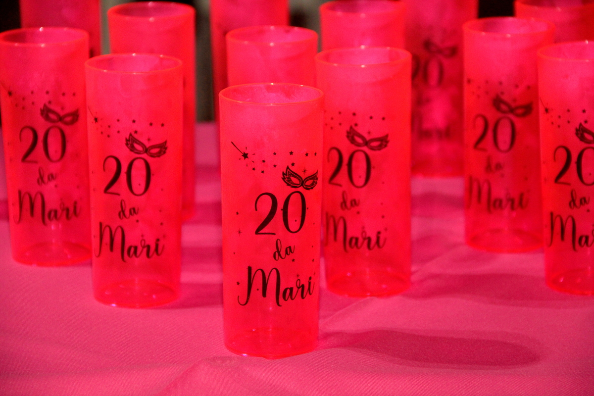 fotografia de aniversário - foto de aniversário -  anos - bday - porto feliz - sorocaba - sao paulo - baile de máscaras - copos long drink 