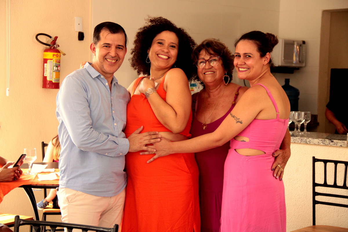 chá de bebê- fotografia de bebê - foto de família - fotografia de família - foto de chá de bebê - mãe de menino - pai de menino - mãe de três 