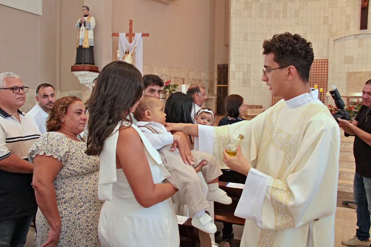 Batizado em Sorocaba
Batizado na Igreja Nossa Senhora Auxiliadora
Batizado no Salesiano Sorocaba
Fotos de batismo na igreja
Fotografia de momentos especiais em família
Lembranças do batizado do bebê
Fotógrafa de eventos familiares
Fotografia documental de