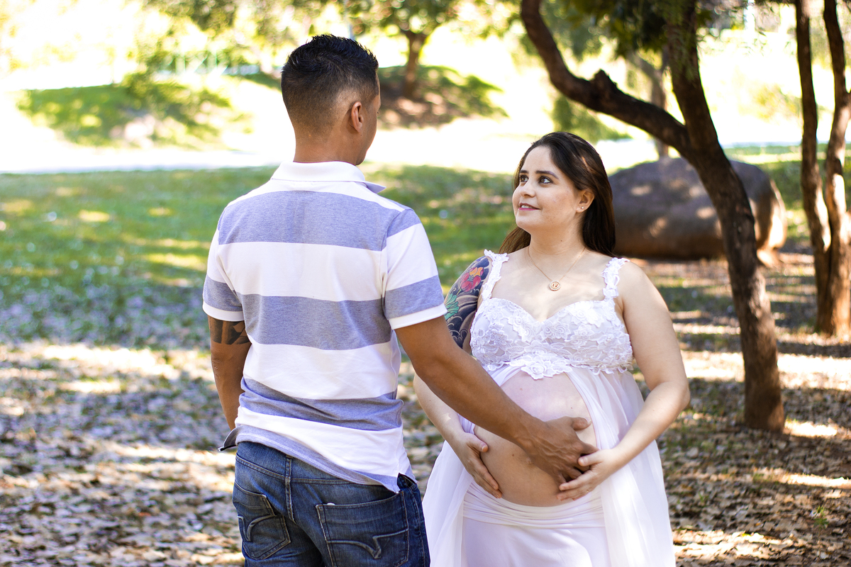 ensaio gestante- gestante- externo - ensaio com marido  - figurino- gestante - Sorocaba - São Paulo