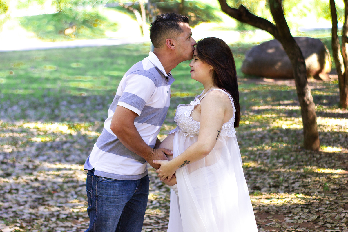 ensaio gestante- gestante- externo - ensaio com marido  - figurino- gestante - Sorocaba - São Paulo