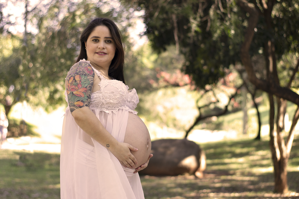 ensaio gestante- gestante- externo - coroa de flores - figurino- gestante - Sorocaba - São Paulo