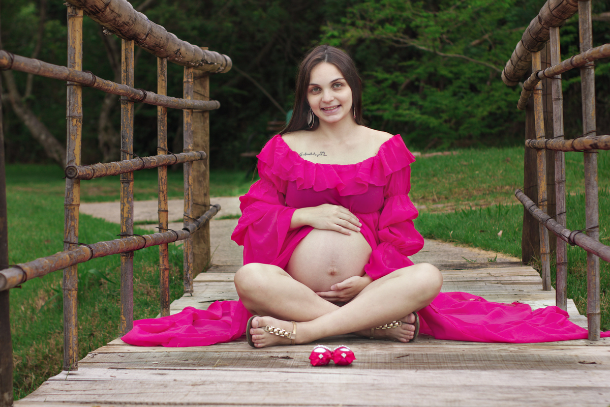 ensaio de gestante externo- book gestante - vestidos de gestante - figurino para gestante- mãe de menina 