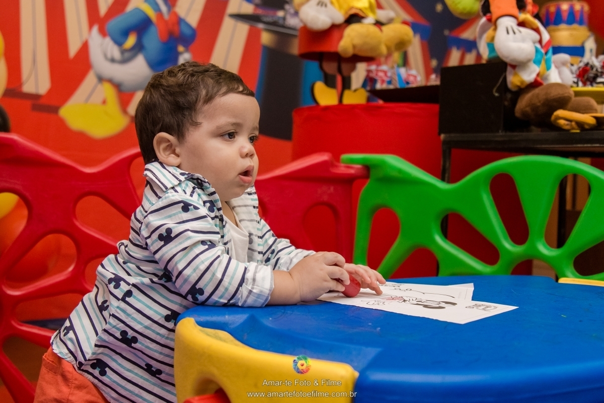 festa em play brinquedos festa circo do mickey decoração de festa infantil criança desenhando desenhos