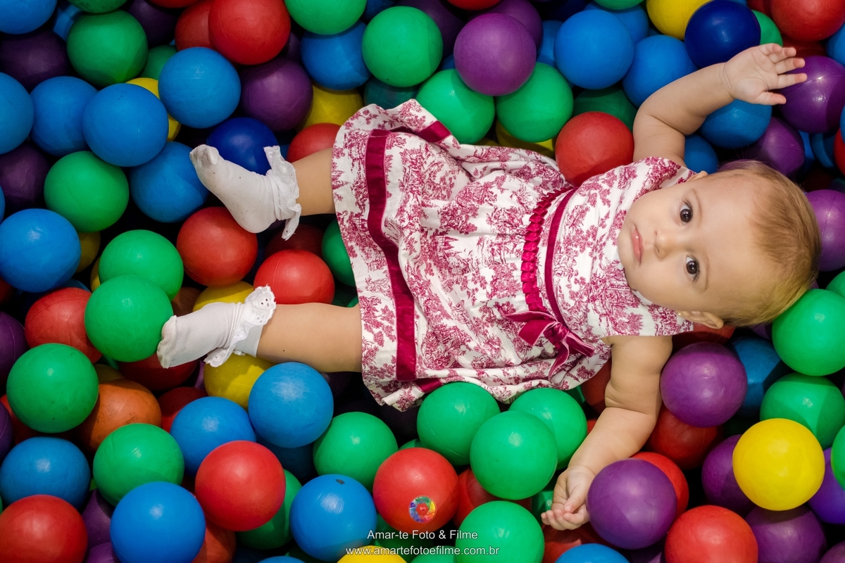 casa de festa mansão dos sonhos, festa infantil, decoração, minnie, familia posando na mesa