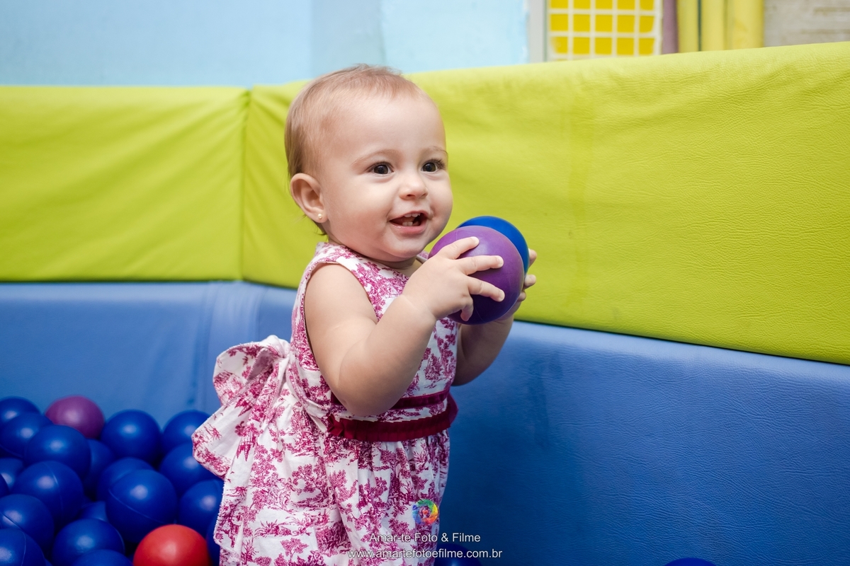 casa de festa mansão dos sonhos, festa infantil, decoração, minnie, familia posando na mesa