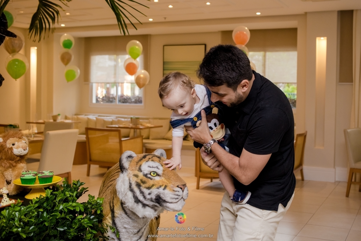 festa infantil tema safari primeiro aninho barra da tijuca rio de janeiro decoração tema floresta selva 