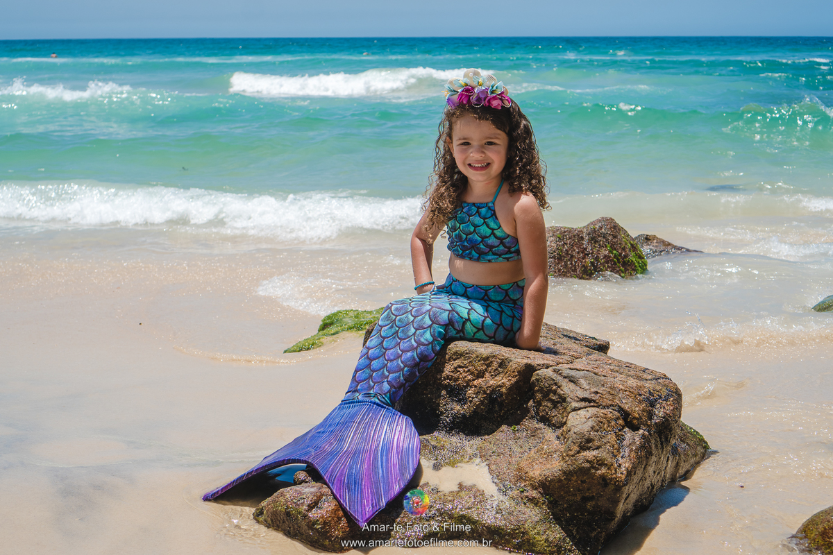 ensaio infantil tema sereia fundo do mar rio de janeiro praia externo roupa de sereia ariel pequena sereia grumari recreio dos bandeirantes prainha barra da tijuca copacabana leblon ipanema menina familia fotografo familia