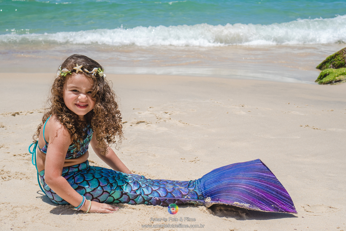 ensaio infantil tema sereia fundo do mar rio de janeiro praia externo roupa de sereia ariel pequena sereia grumari recreio dos bandeirantes prainha barra da tijuca copacabana leblon ipanema menina familia fotografo familia