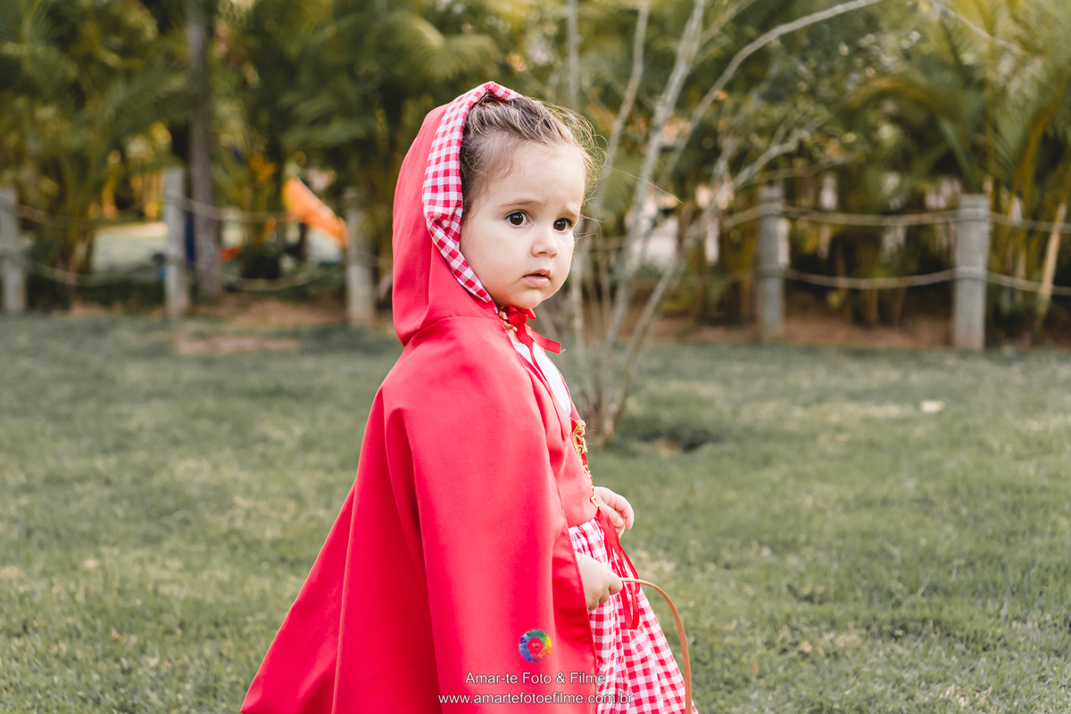 ensaio infantil externo chapeuzinho vermelho rio de janeiro rj recreio barra copacabana ao ar livre tematico jardim condominio
