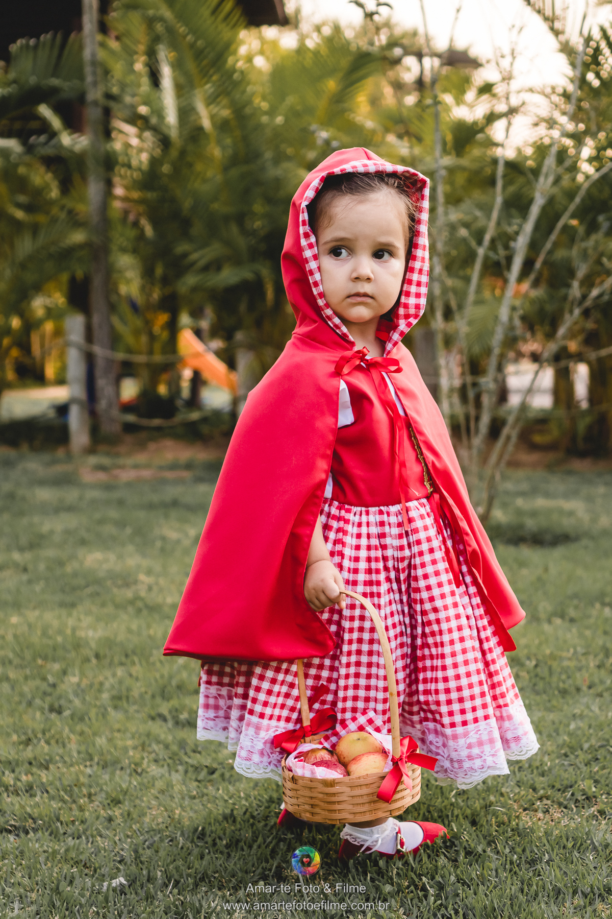 ensaio infantil externo chapeuzinho vermelho rio de janeiro rj recreio barra copacabana ao ar livre tematico jardim condominio