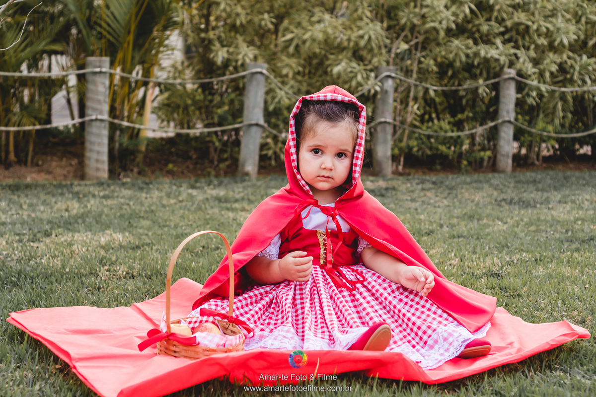 ensaio infantil externo chapeuzinho vermelho rio de janeiro rj recreio barra copacabana ao ar livre tematico jardim condominio