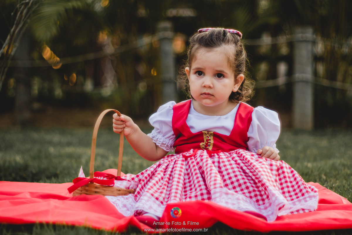 ensaio infantil externo chapeuzinho vermelho rio de janeiro rj recreio barra copacabana ao ar livre tematico jardim condominio pre festa menina