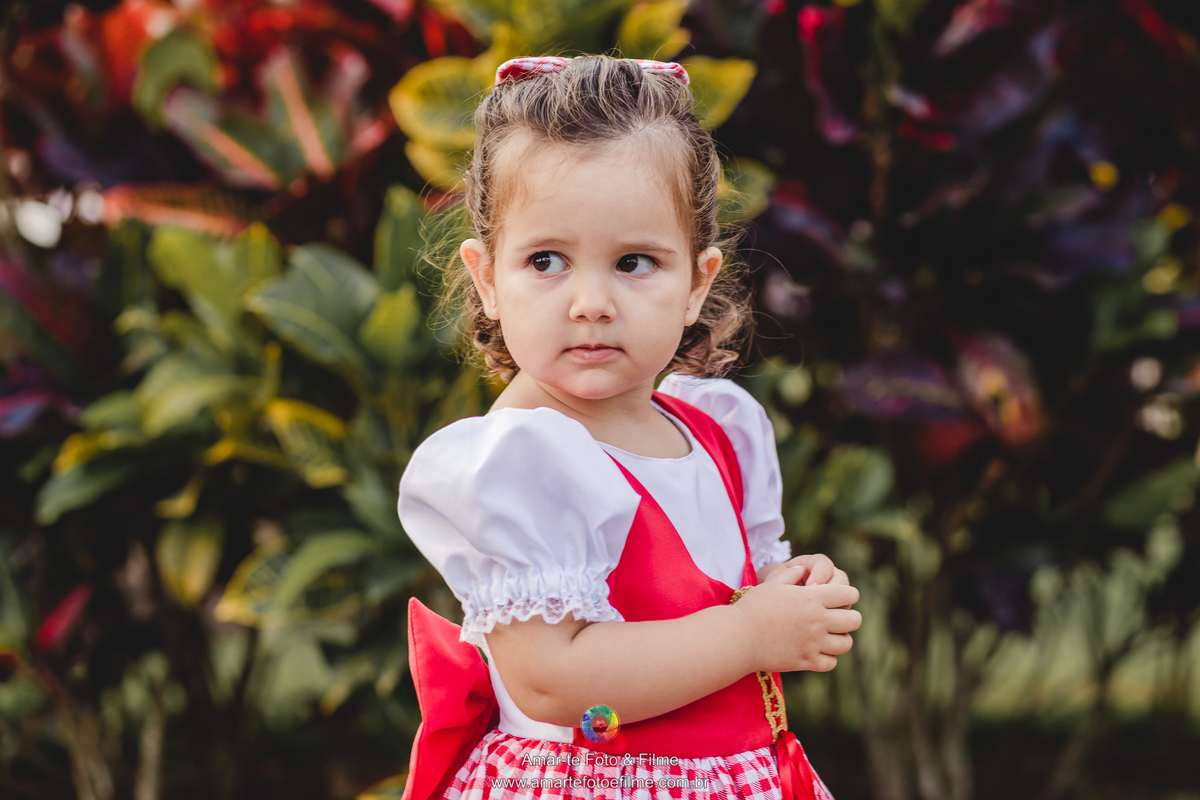 ensaio infantil externo chapeuzinho vermelho rio de janeiro rj recreio barra copacabana ao ar livre tematico jardim condominio pre festa menina