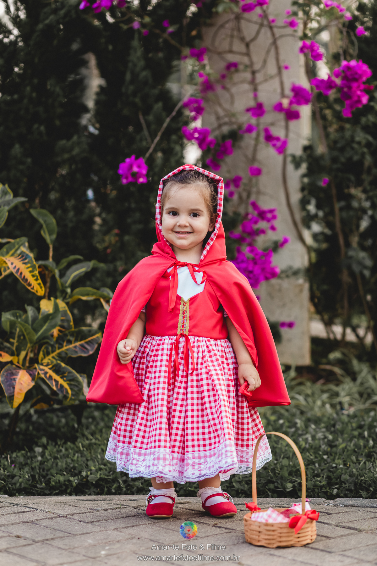 ensaio infantil externo chapeuzinho vermelho rio de janeiro rj recreio barra copacabana ao ar livre tematico jardim condominio pre festa menina