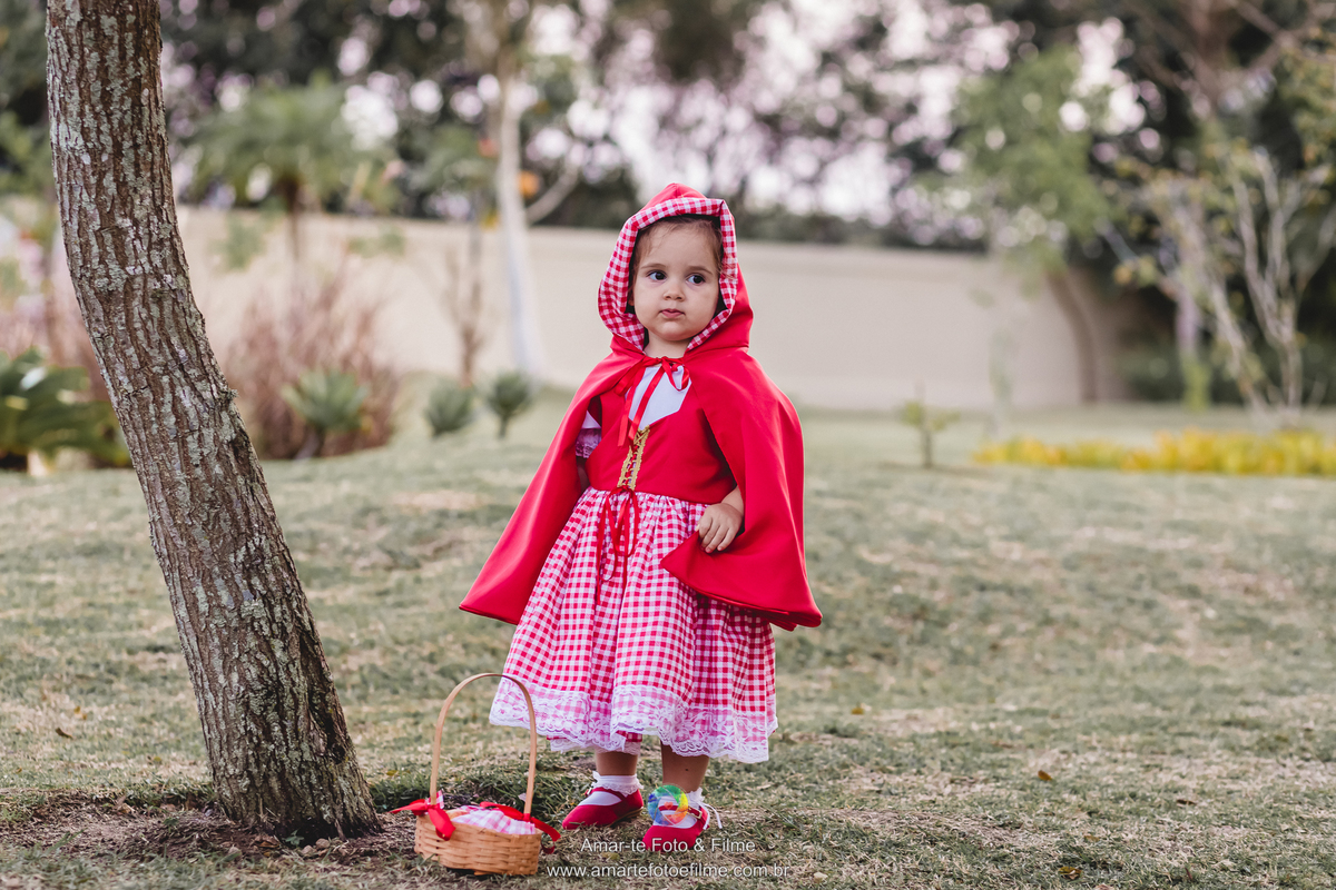 ensaio infantil externo chapeuzinho vermelho rio de janeiro rj recreio barra copacabana ao ar livre tematico jardim condominio pre festa menina