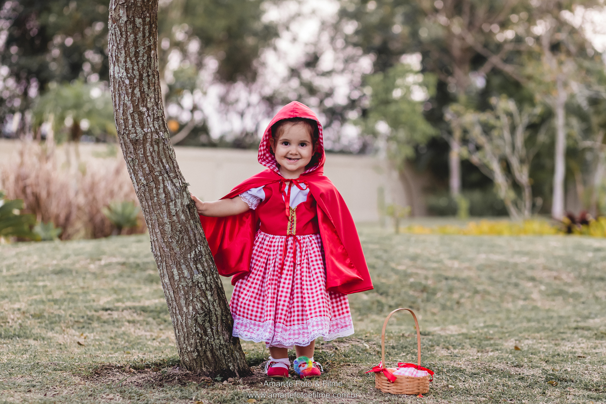 ensaio infantil externo chapeuzinho vermelho rio de janeiro rj recreio barra copacabana ao ar livre tematico jardim condominio pre festa menina