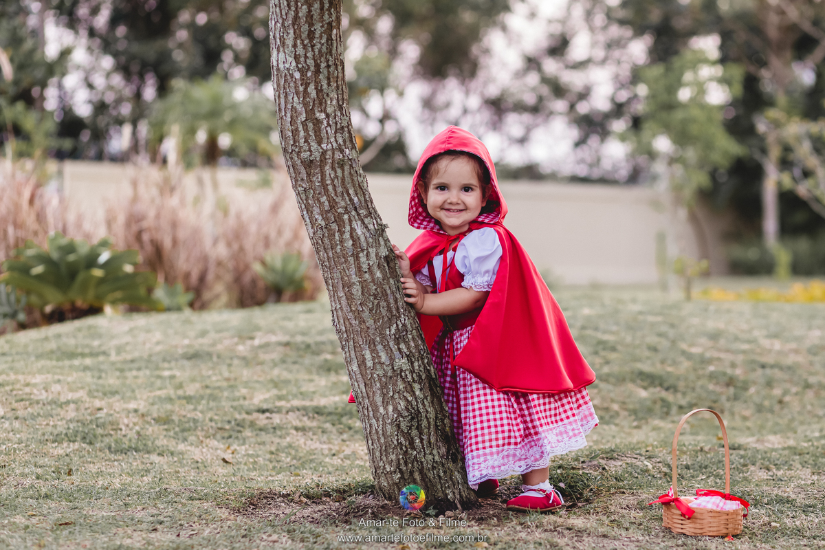 ensaio infantil externo chapeuzinho vermelho rio de janeiro rj recreio barra copacabana ao ar livre tematico jardim condominio pre festa menina