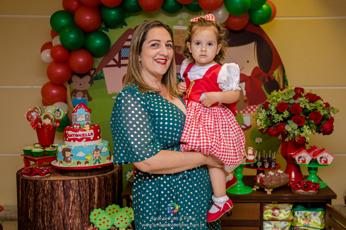 festa infantil tema mesa do bolo decoração chapeuzinho vermelho em casa no play recreio dos bandeirantes fotografo de festa infantil valor