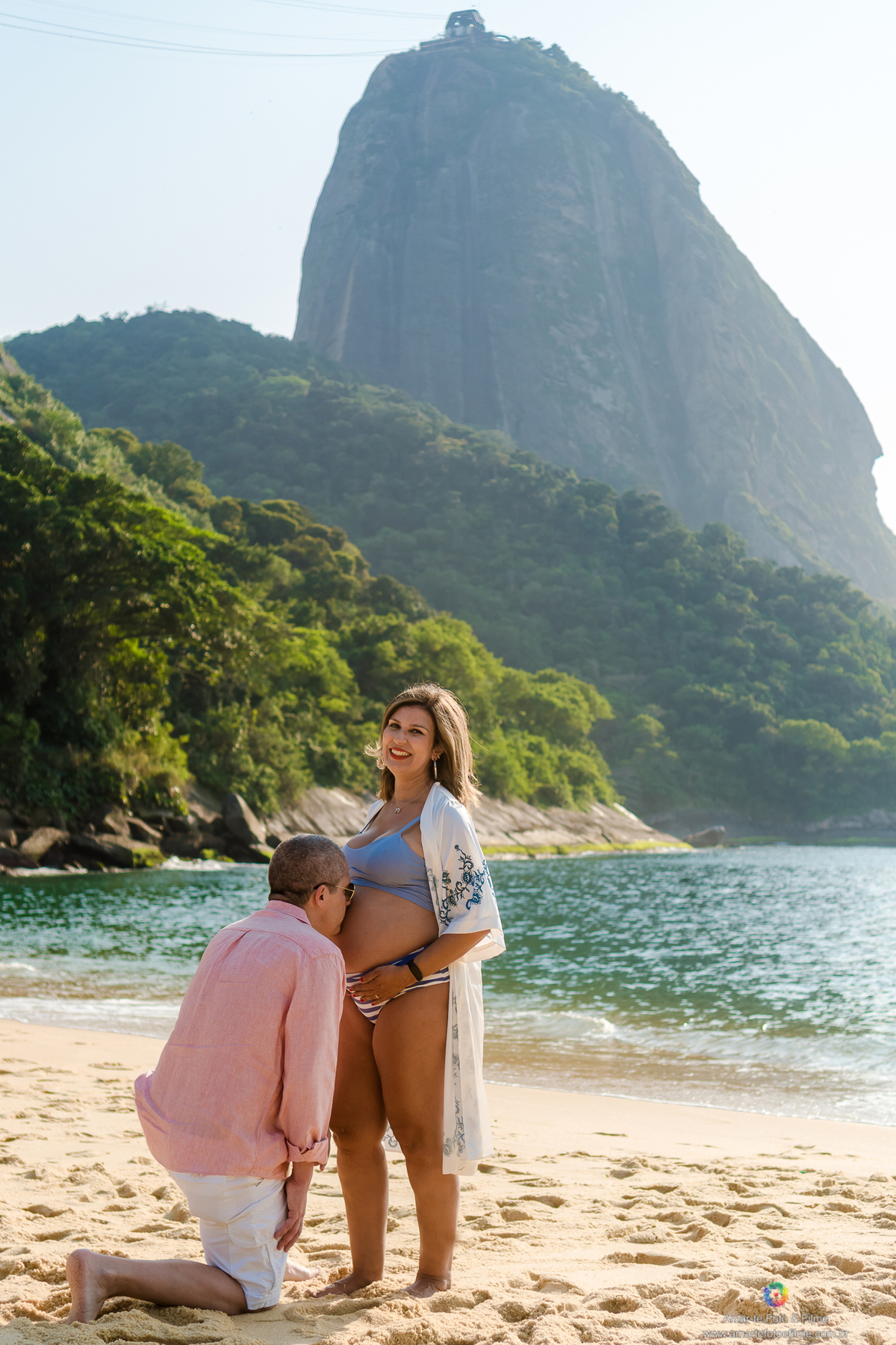 ensaio gestante na praia da urca praia vermelha aterro do flamengo gravida  gestação amanhecer ensaio fotografico gestante praia vermelha urca botafogo rio de janeiro praia familia fotografo família ensaio de gestante