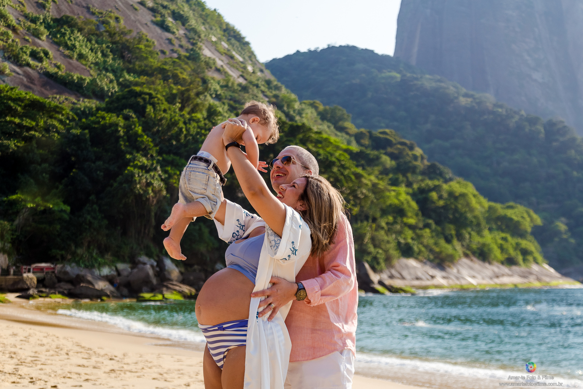 ensaio gestante na praia da urca praia vermelha aterro do flamengo gravida  gestação amanhecer ensaio fotografico gestante praia vermelha urca botafogo rio de janeiro praia familia fotografo família ensaio de gestante