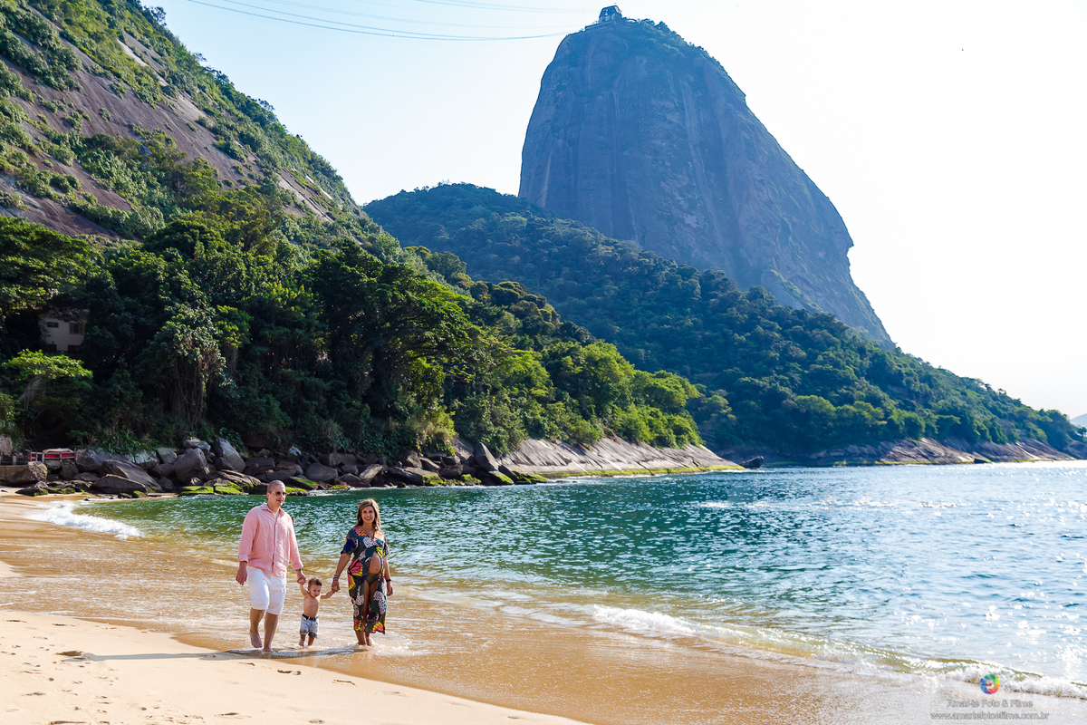 ensaio gestante na praia da urca praia vermelha aterro do flamengo gravida  gestação amanhecer ensaio fotografico gestante praia vermelha urca botafogo rio de janeiro praia familia fotografo família ensaio de gestante