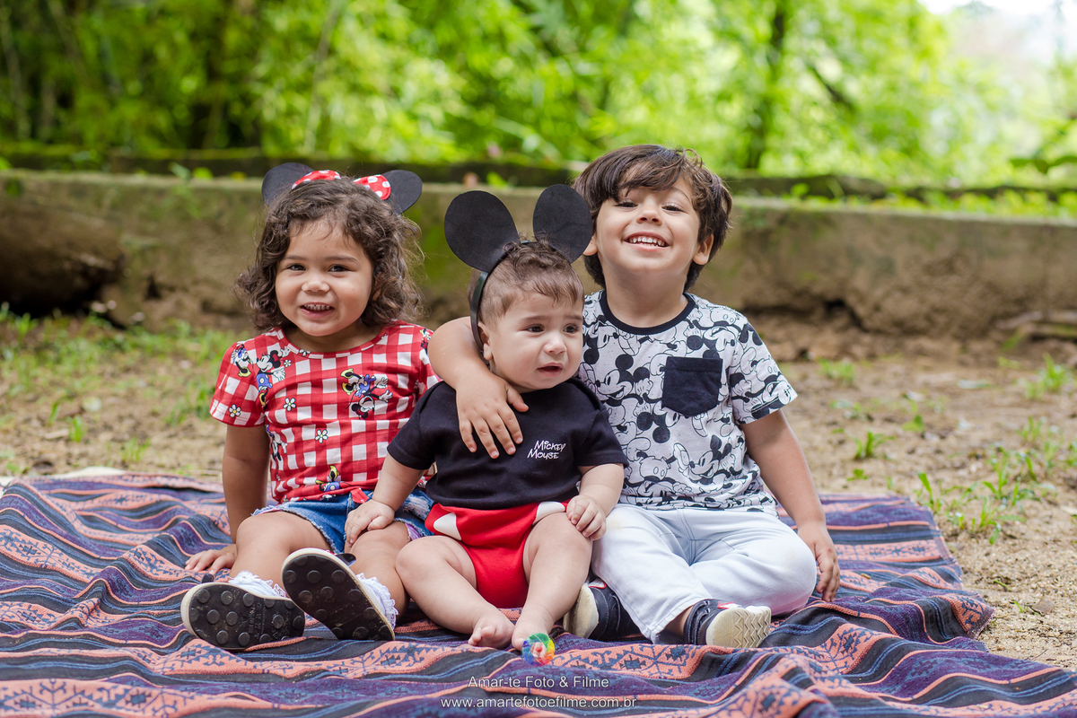 festa infantil minnie vermelha decoração mesa do bolo ao ar livre itanhagá barra da tijuca rio de janeiro menina