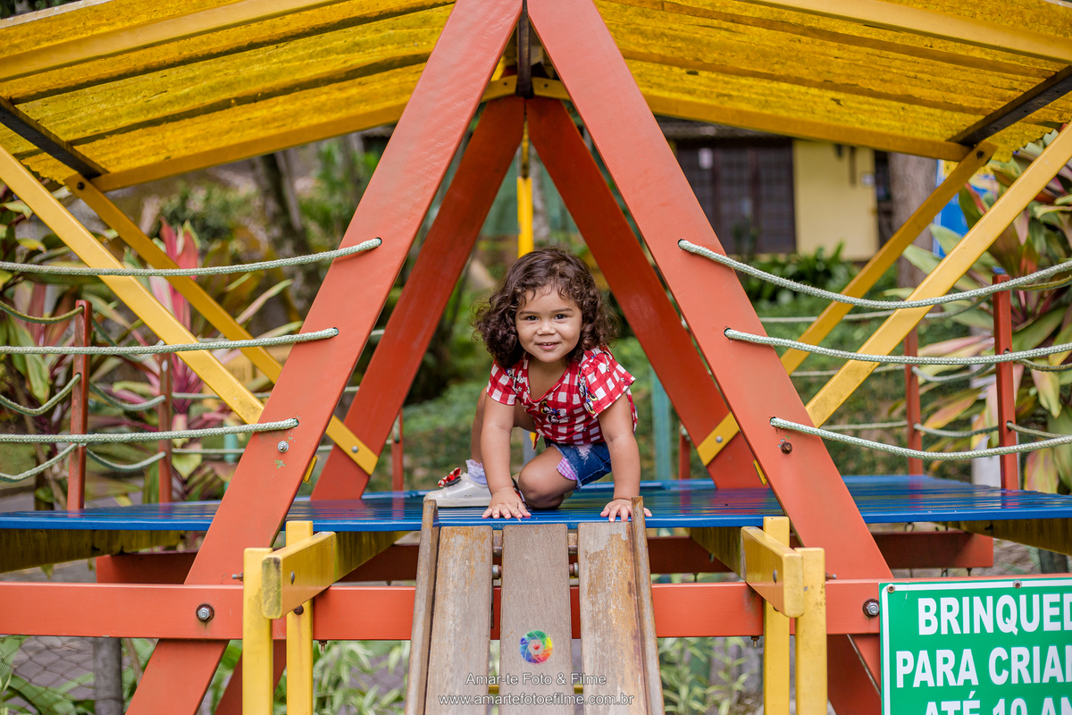 festa infantil minnie vermelha decoração mesa do bolo ao ar livre itanhagá barra da tijuca rio de janeiro menina