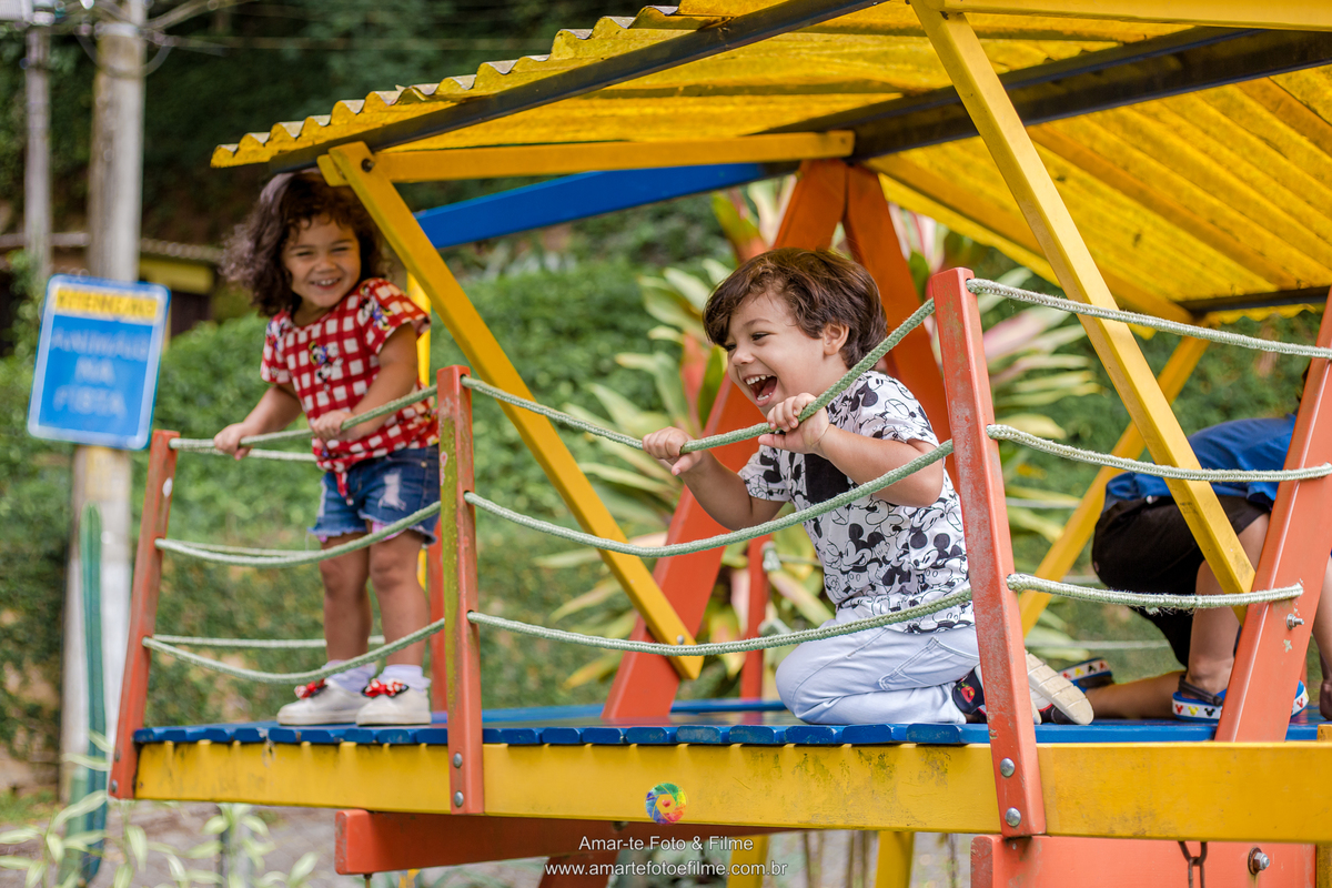 festa infantil minnie vermelha decoração mesa do bolo ao ar livre itanhagá barra da tijuca rio de janeiro menina