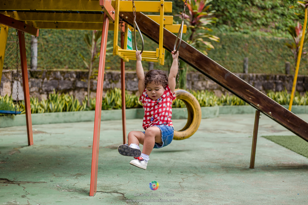 festa infantil minnie vermelha decoração mesa do bolo ao ar livre itanhagá barra da tijuca rio de janeiro menina