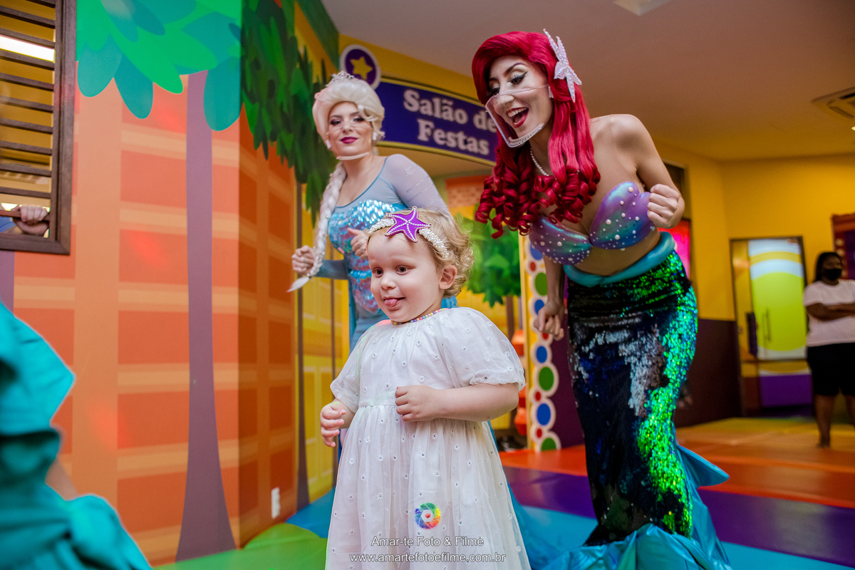festa infantil princesas frozen pequena sereia fundo do mar ariel elsa anna rio de janeiro barra da tijuca kids park menina decoração