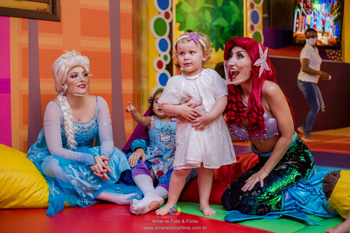 festa infantil princesas frozen pequena sereia fundo do mar ariel elsa anna rio de janeiro barra da tijuca kids park menina decoração
