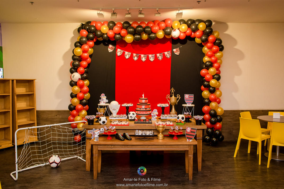 decoração tema flamengo festa infantil barra da tijuca recreio trofeu bola menino rubro negro