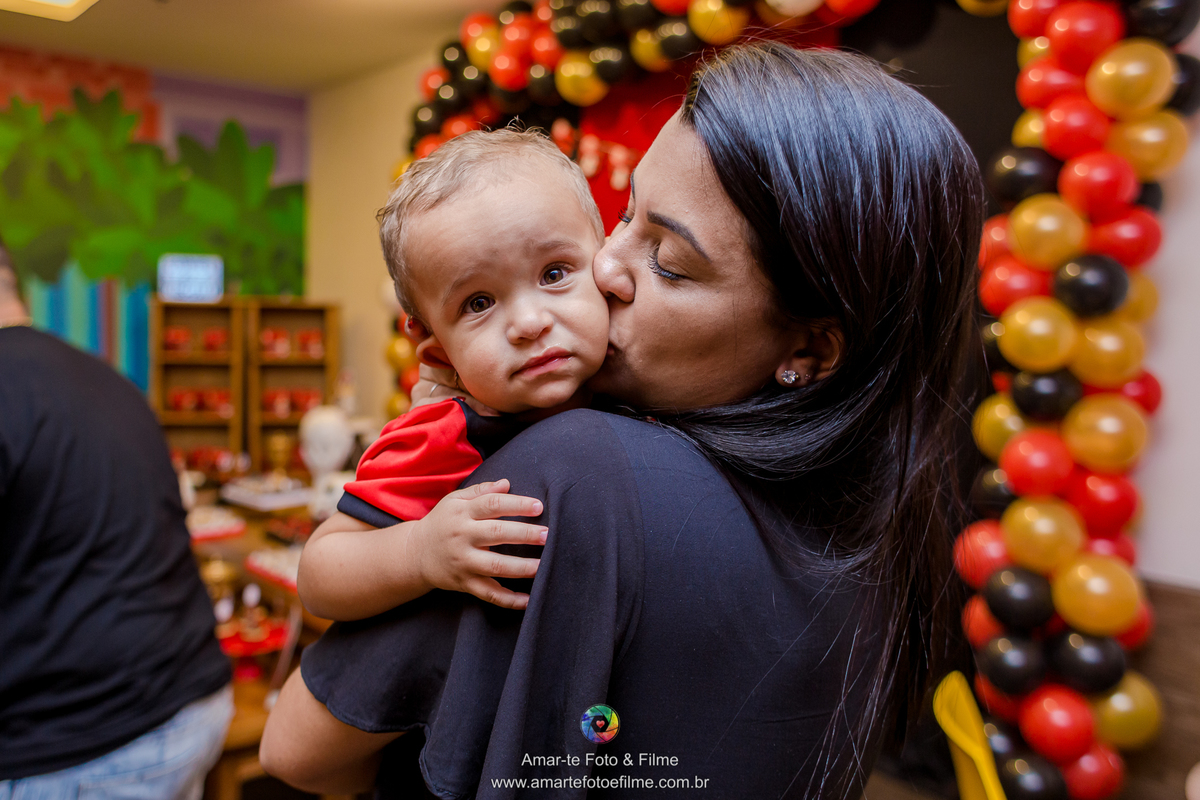 decoração tema flamengo festa infantil barra da tijuca recreio trofeu bola menino rubro negro
