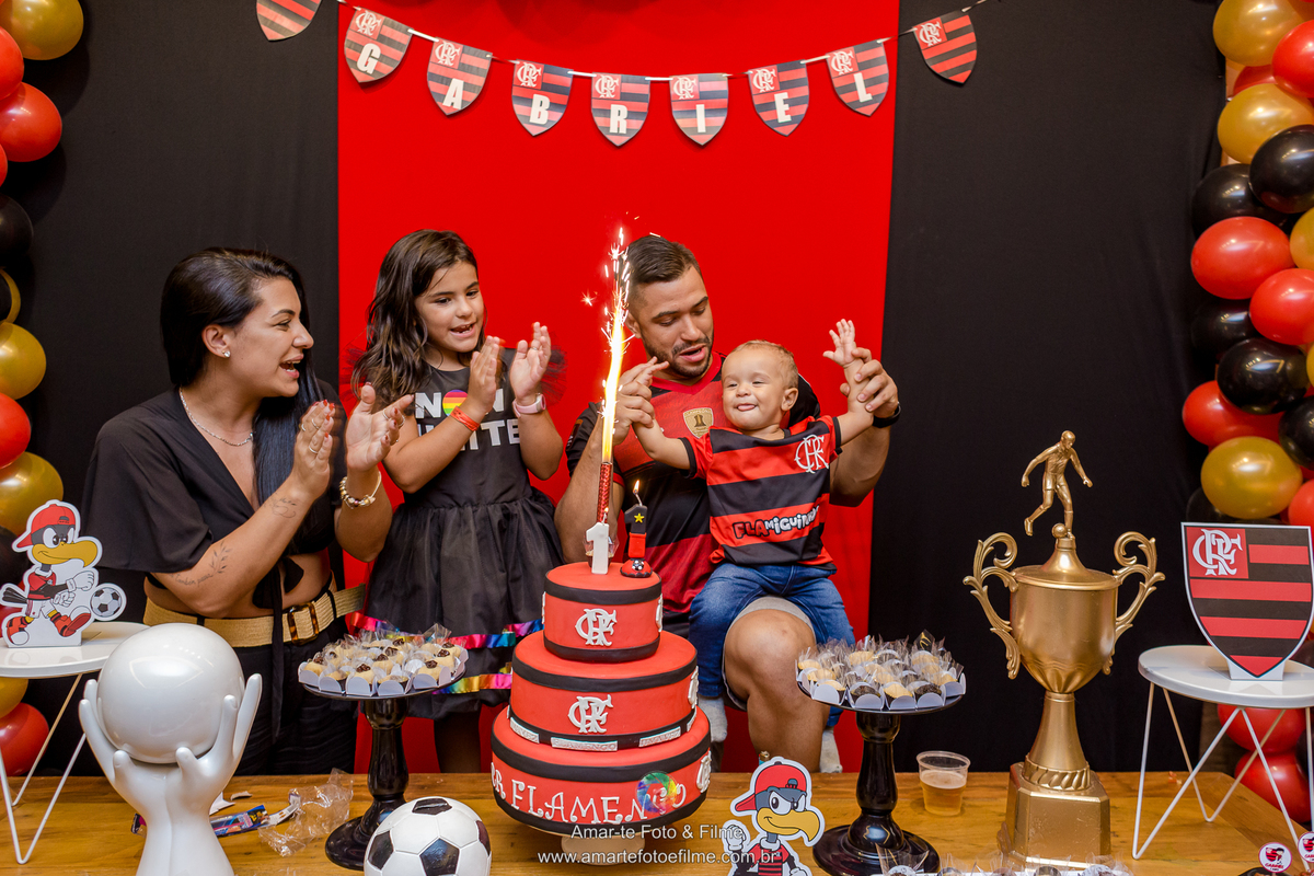 decoração tema flamengo festa infantil barra da tijuca recreio trofeu bola menino rubro negro