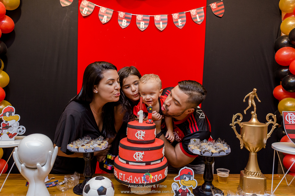 decoração tema flamengo festa infantil barra da tijuca recreio trofeu bola menino rubro negro