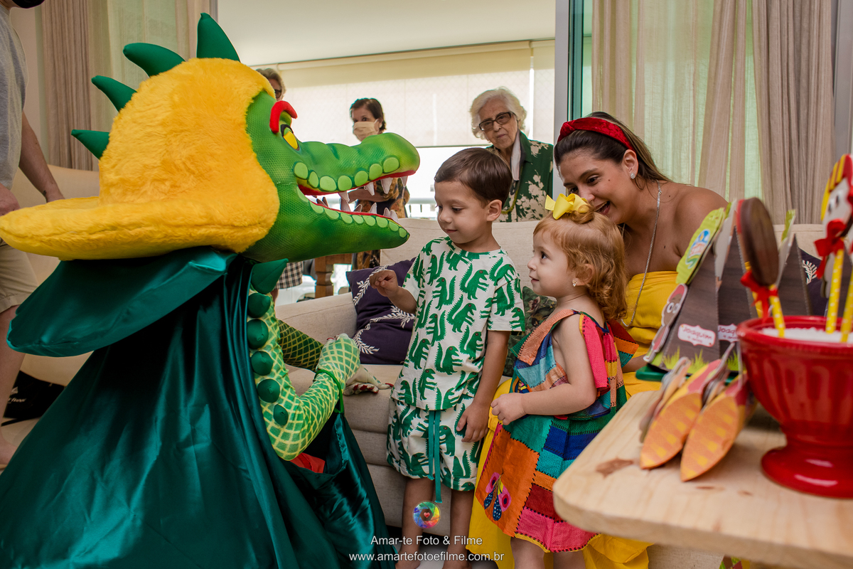 festa infantil sitio do pica pau amarelo em casa decoração saci cuca emilia narizinho menina recreio dos bandeirantes barra da tijuca rio de janeiro