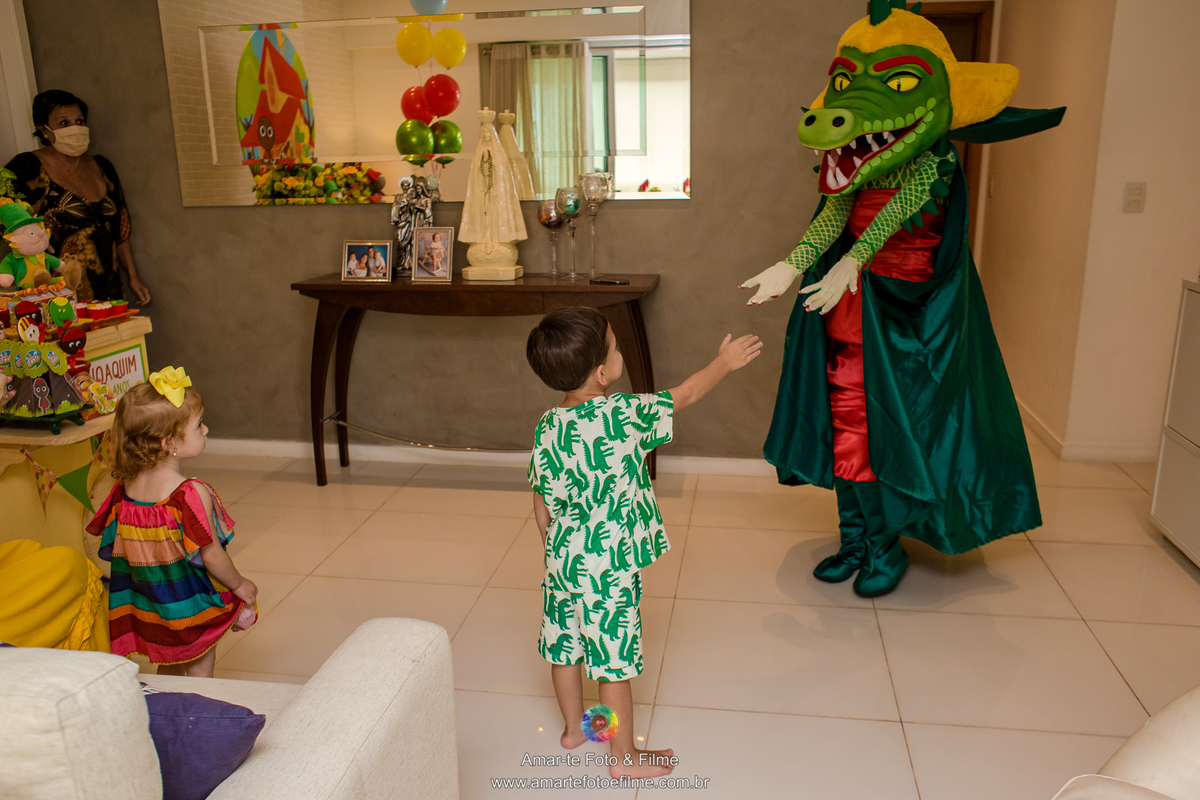 festa infantil sitio do pica pau amarelo em casa decoração saci cuca emilia narizinho menina recreio dos bandeirantes barra da tijuca rio de janeiro