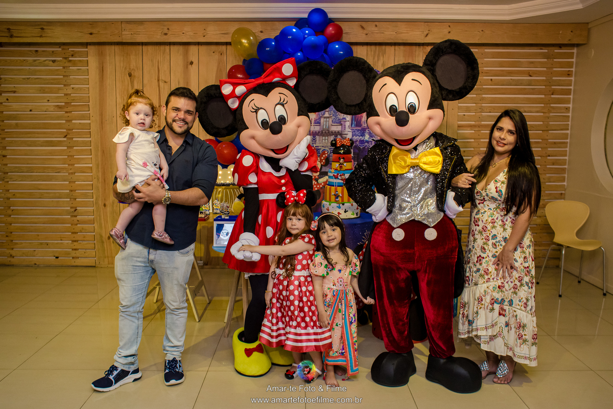 festa infantil menina mickey minnie disney decoração mesa do bolo irmãs 3 filhas maternidade