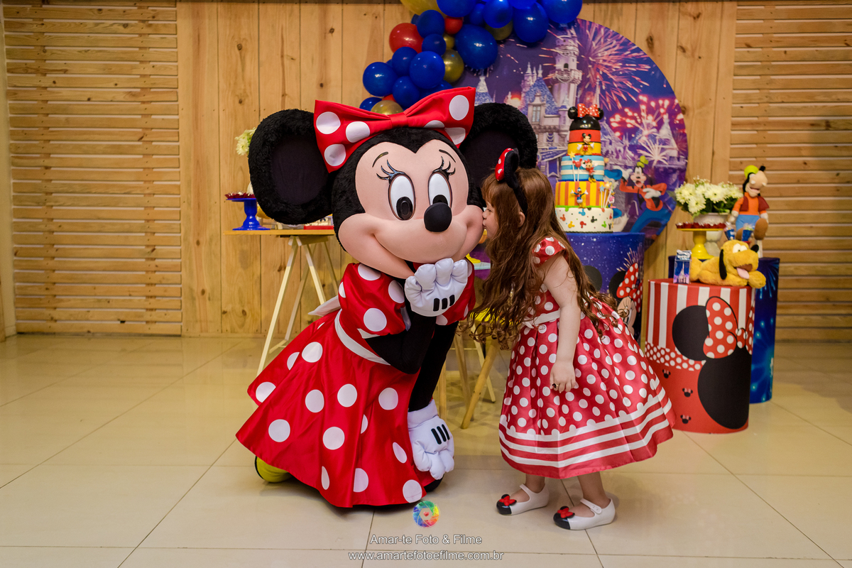 festa infantil menina mickey minnie disney decoração mesa do bolo irmãs 3 filhas maternidade uni duni te artistando cia teatral