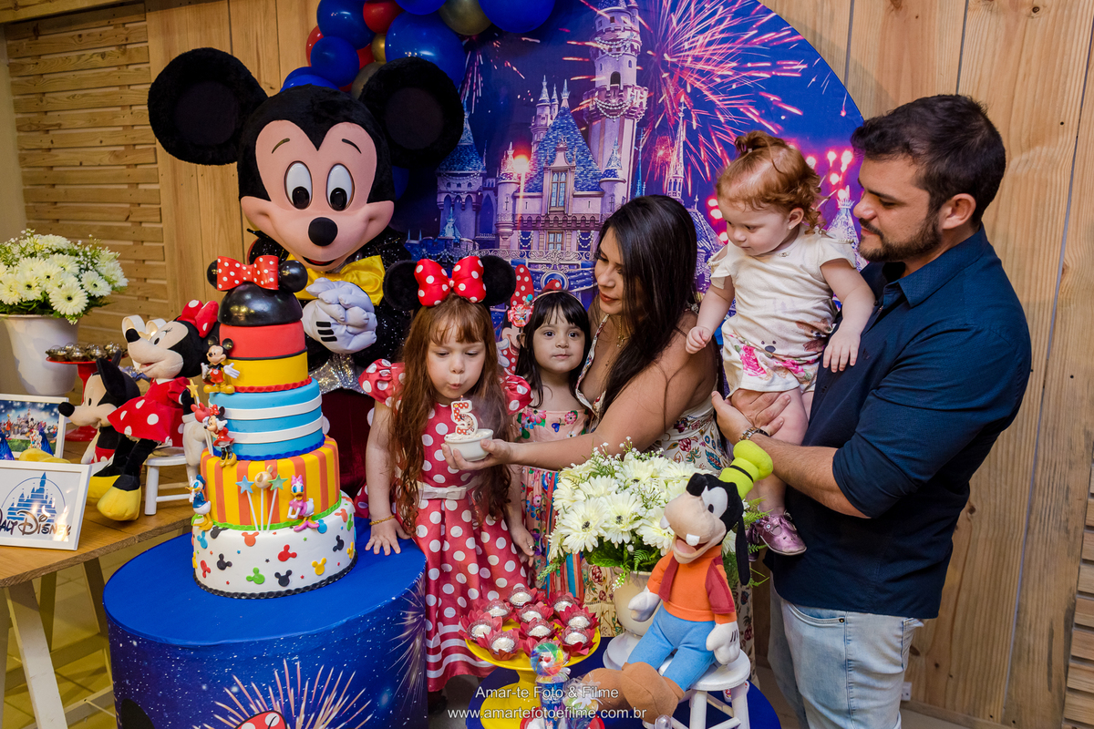 festa infantil menina mickey minnie disney decoração mesa do bolo irmãs 3 filhas maternidade uni duni te artistando cia teatral
