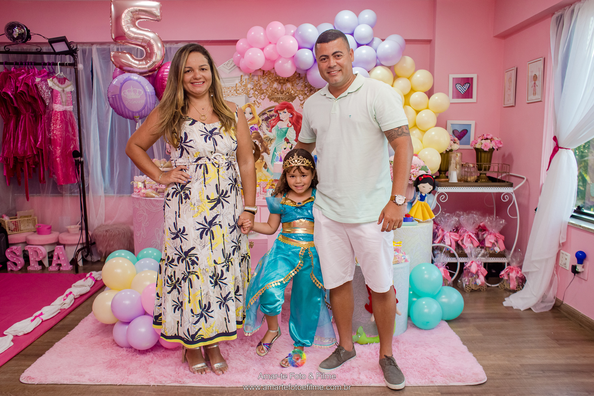 festa infantil princesas espaço bdreams barra da tijuca chá spa disney cinderela tiana ariel bela aurora branca de neve jasmine bela adormecida frozen