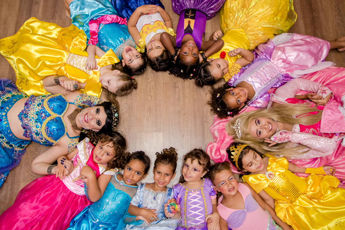 festa infantil princesas espaço bdreams barra da tijuca chá spa disney cinderela tiana ariel bela aurora branca de neve jasmine bela adormecida frozen