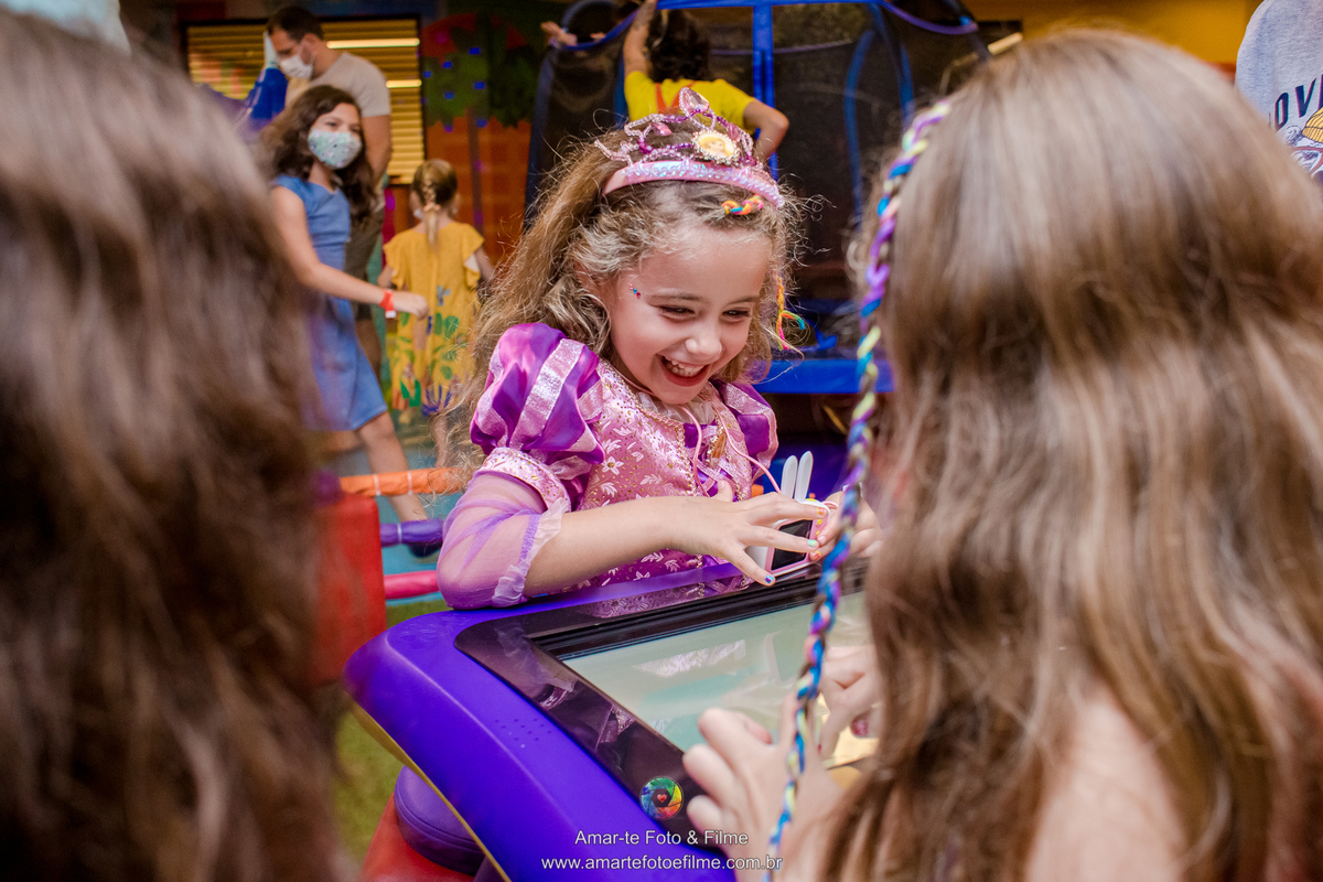 festa infantil princesas rapunzel kids park casa shopping menina cinco anos