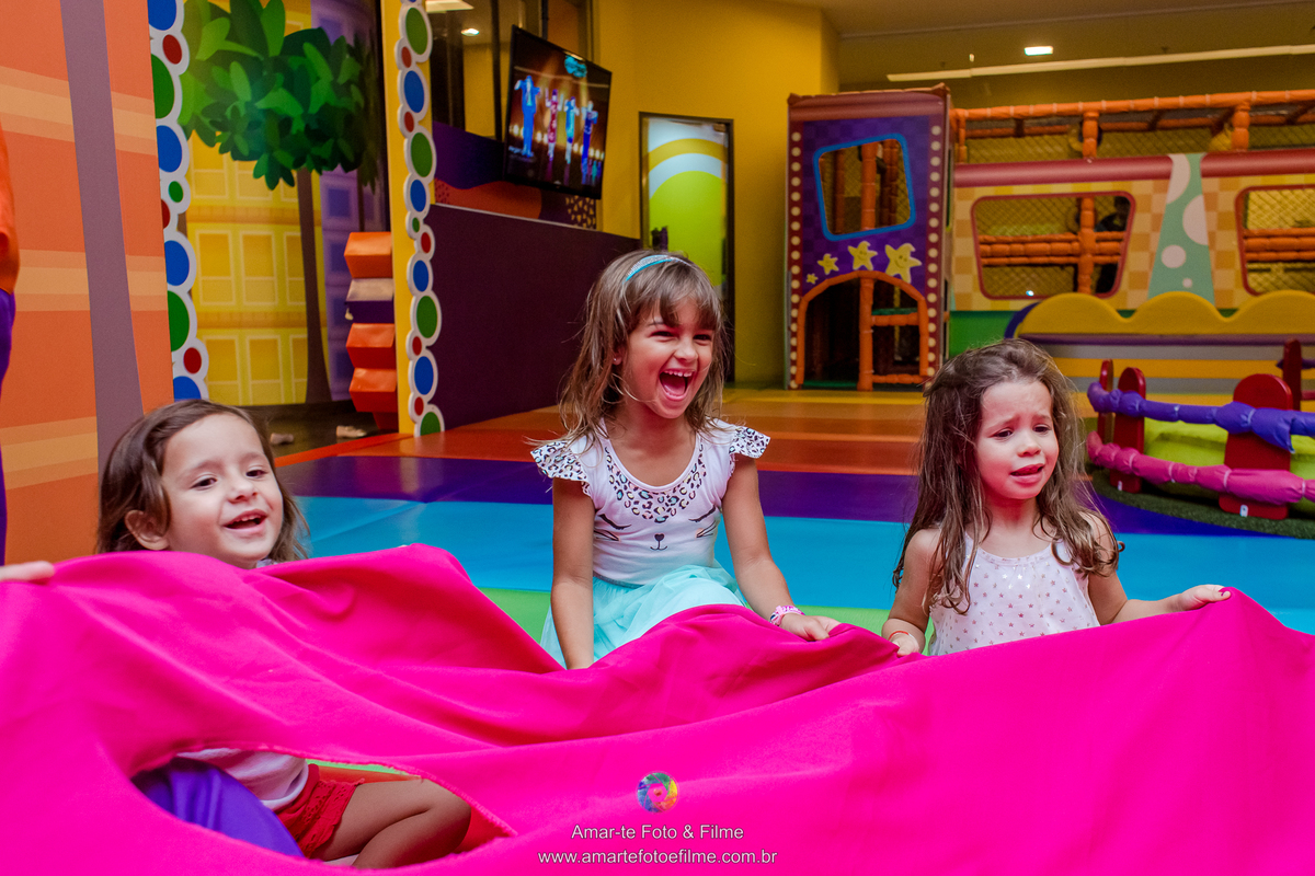 festa infantil menina gemeas unicornio mesa do bolo decoração parquinho kids park barra da tijuca