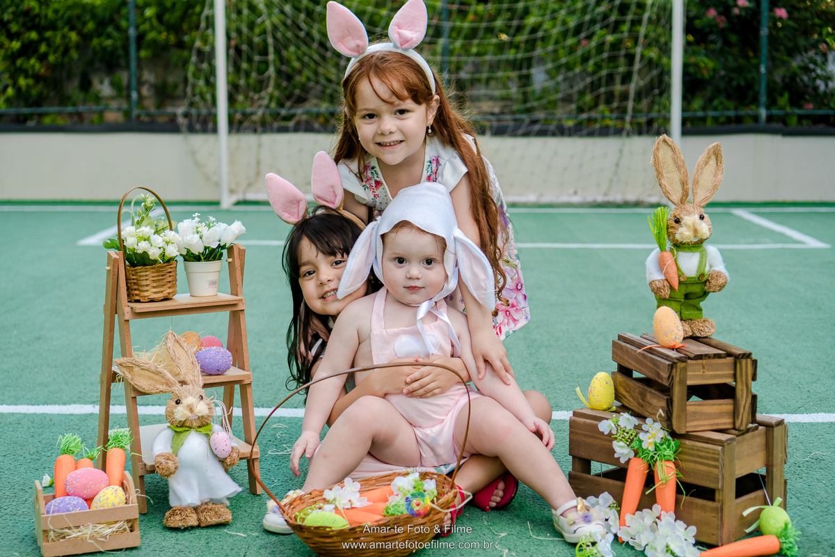 fotografo de ensaio externo de pascoa menina ovos coelho inspiranção cidade jardim barra da tijuca rio de janeiro