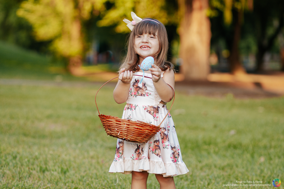 fotografo de ensaio externo de pascoa menina ovos coelho inspiranção cidade jardim barra da tijuca rio de janeiro quinta da boa vista