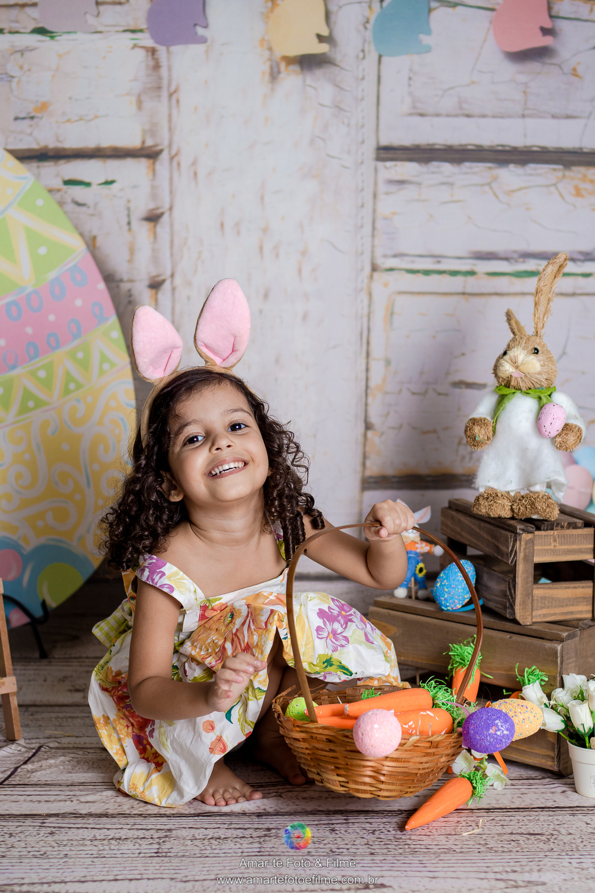 fotografo de ensaio externo de pascoa menina ovos coelho inspiranção cidade jardim barra da tijuca rio de janeiro